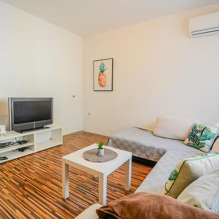 Apartment Guest House Leo Zadar Bagian luar foto