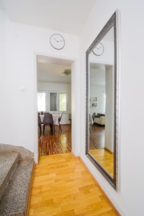 Apartment Guest House Leo Zadar Bagian luar foto