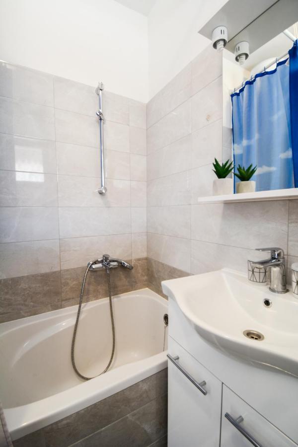 Apartment Guest House Leo Zadar Bagian luar foto